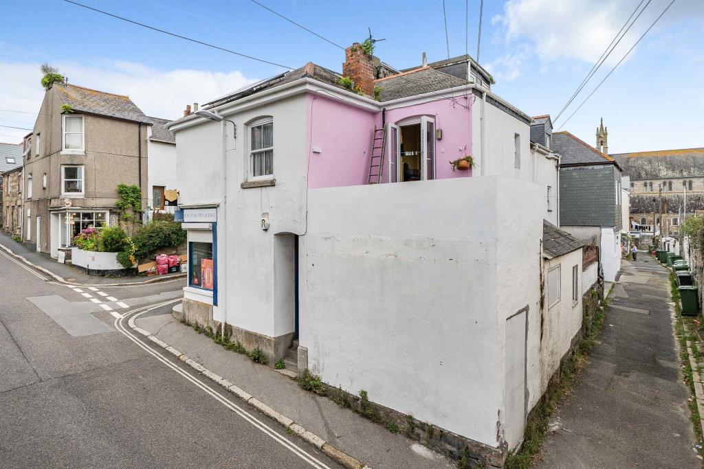 Lot: 57 - MIXED COMMERCIAL/RESIDENTIAL PROPERTY WITH POTENTIAL - Front elevation photo of property from alternative angle